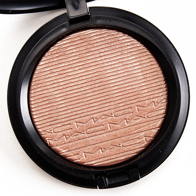 Pudra iluminatoare MAC Extra Dimension Skinfinish Lumiere Nuanta Superb - 2 | YEO