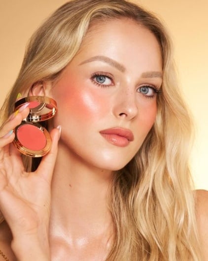 Fard de Obraz Cremos, Charlotte Tilbury, Island Glow Blush Tint, Beach Peach Glow, 2.5 g - 2 | YEO