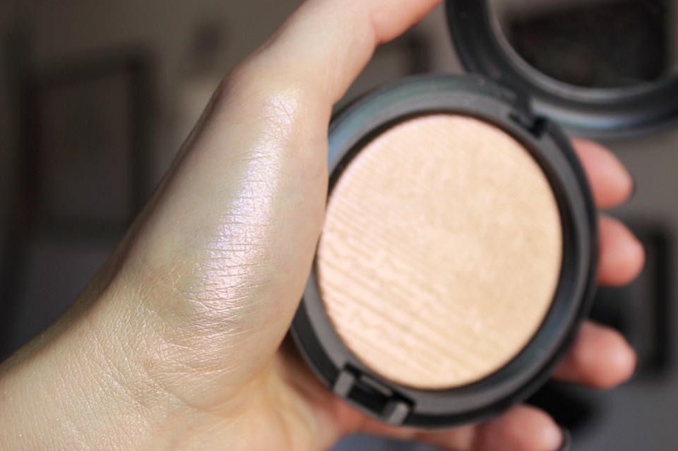 Pudra iluminatoare MAC Extra Dimension Lumiere Beaming Blush - 1 | YEO