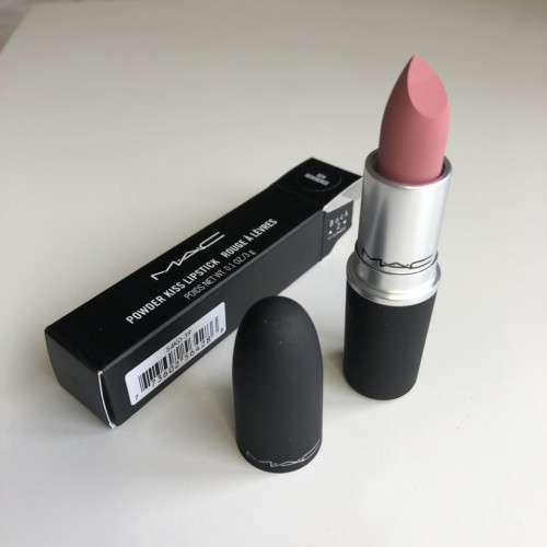 Ruj de buze MAC Powder Kiss Lipstick Nuanta Reverence