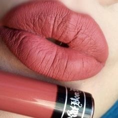 Ruj rezistent mat Kat von D Nuanta Lolita II