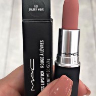 Ruj de buze MAC Powder Kiss Lipstick Nuanta Sultry Move