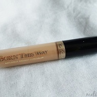 Corector Too Faced Born This Way Concealer Nuanta Medium