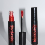 Ruj de buze metallic / glitter rezistent Kat Von D Everlasting Glimmer Veil Nuanta Rocker