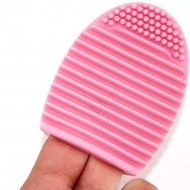 Brush Egg - Accesoriu din silicon pentru curatarea pensulelor de machiaj