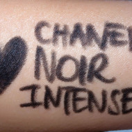 Creion de ochi dermatograf rezistent Chanel Le stylo Waterproof Negru