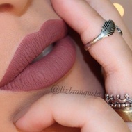 Ruj permanent original Kat Von D mat rezistenta de lunga durata nuanta Lolita