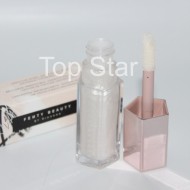 Luciu de buze stralucitor Fenty Beauty Gloss Bomb Lipgloss Diamond Milk