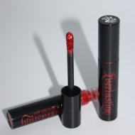 Ruj de buze metallic / glitter rezistent Kat Von D Everlasting Glimmer Veil Nuanta Rocker