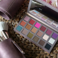 Trusa machiaj 18 fard de ochi Sananas x Sephora