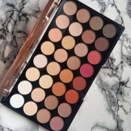 Trusa machiaj 32 farduri de ochi Makeup Revolution Flawless 3 Resurrection