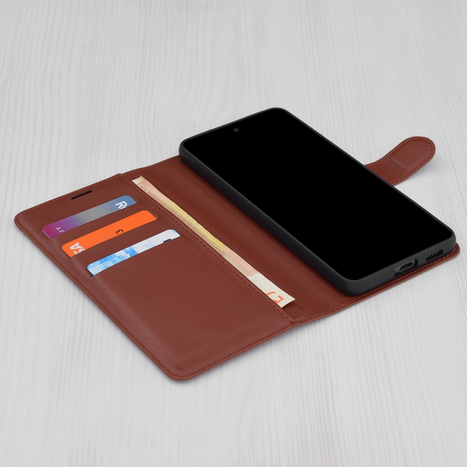 Husa pentru iPhone 16 Plus, SKYDDAR INNOVATION, Leather Folio, tip Carte, cu Portofel Interior, Finisaje Premium, Maro, set cu sticker - 2 | YEO