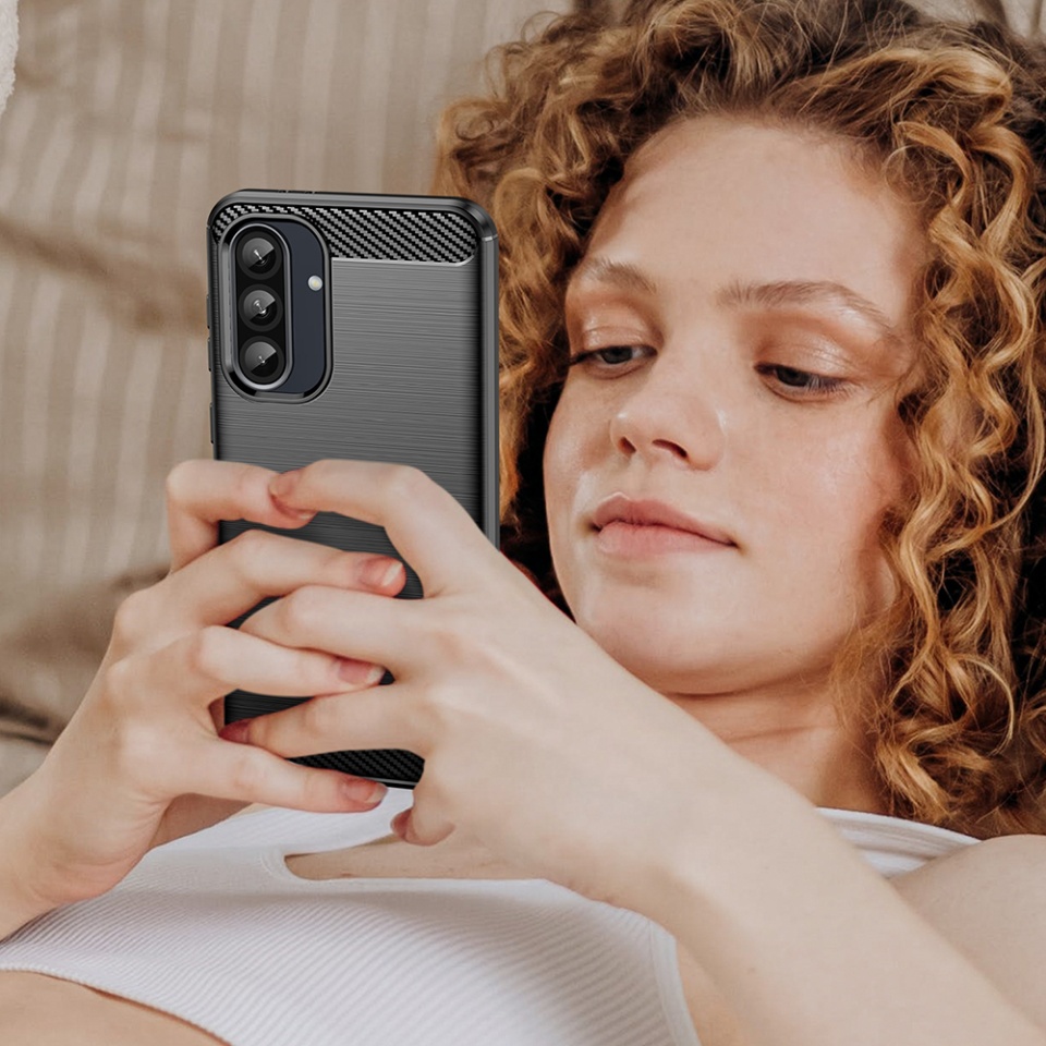 Husa pentru Samsung Galaxy S10e din Silicon Premium, Slim, cu textura Fibra Carbon - Negru - 3 | YEO