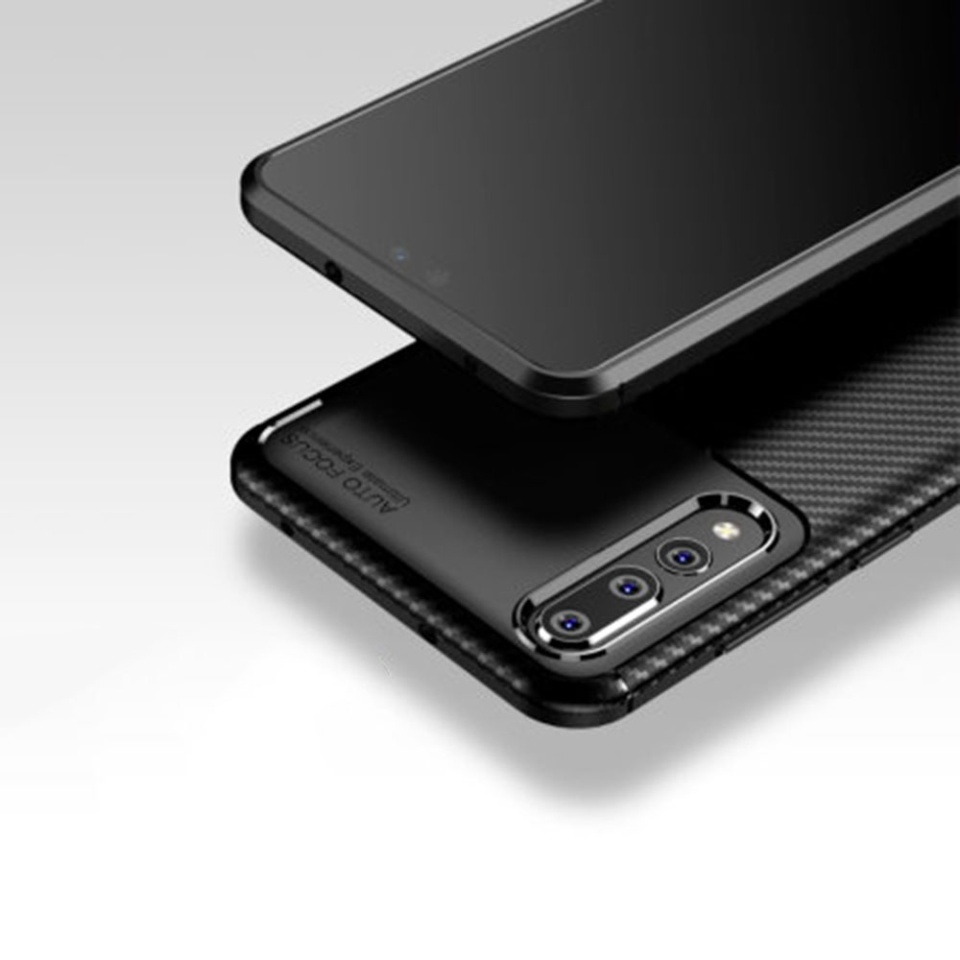 Husa pentru telefon, SKYDDAR INNOVATION, iPhone 16e, CarbonFlex ,Finisaj Premium cu Textura de Carbon, Design Elegant, Set cu sticker 40x40mm, Negru - 2 | YEO