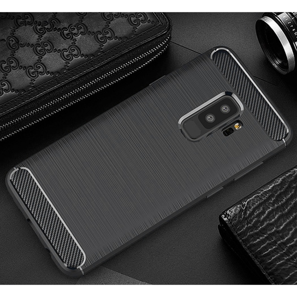Husa pentru Samsung Galaxy S9 Plus, SKYDDAR INNOVATION, Carbon Silicone, din Silicon Slim, cu textura Fibra Carbon, set cu sticker, Negru - 1 | YEO