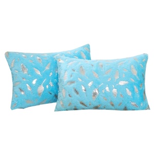 Fețe de pernă decorative 30x50 cm, set 2 buc, design modern, albastru deschis cu pene argintii - Img 3