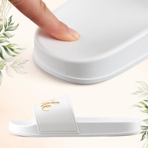 Set de 4 accesorii pentru petrecerea de burlacite, mireasa- papuci, geanta tote, trusa de cosmetice, elastic de par - Img 3