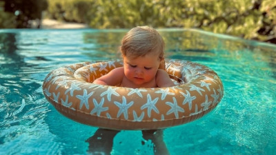 Siguranța pentru bebe la piscină – Lista completa de sfaturi esențiale
