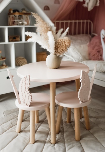 Set-masuta-rotunda-roz-si-2-scaunele-ingeras-roz