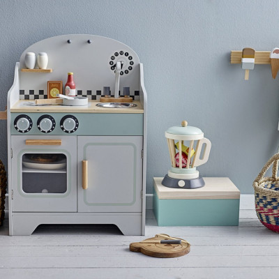 Set de joaca din lemn de lotus si MDF Lene Bloomingville Mini Dimensiuni: - Lungime: 13 cm - Latime: 13 cm - Inaltime: 20 cm Material: lemn de lotus si MDF Varsta recomandata: 24+ luni. - Img 3