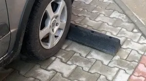 Graničnik parking mesta (u boji) - Img 2