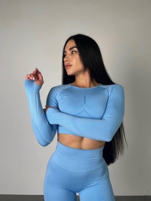Set Albastru Deschis din Două Piese cu Top și Colanți, Design Seamless, Efect Push-up Evidențierea Siluetei, Inclusiv Bluza cu Mâneci Lungi - Img 9