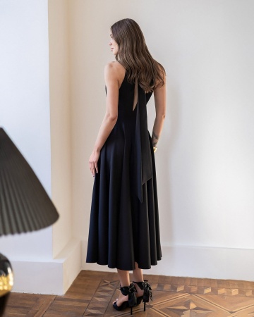 Rochie midi neagră Monroe cu cloș greu, brâu minimalist, panglici lungi fluide
