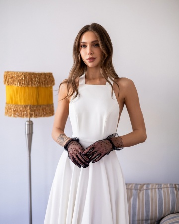 Rochie midi albă de cununie Monroe cu plastron și cloș unite prin brâu minimalist