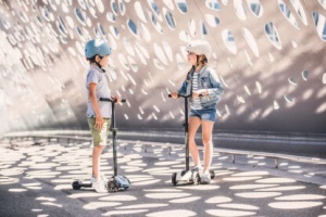 Highwaykick 5 LED Rose - Scoot and ride trotinet za decu - Img 3