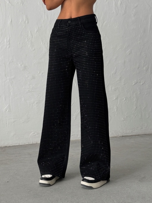 Blugi evazati elastici accesorizati cu strasuri