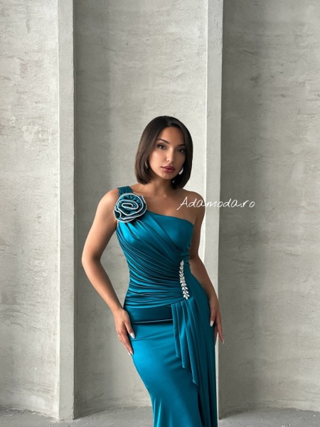 Rochie eleganta lunga din satin cu accesoriu pampon