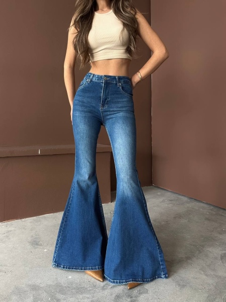 Blugi elastici extra evazati