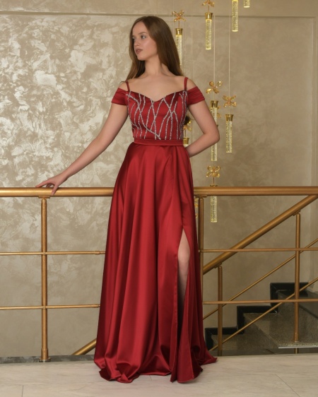 Rochie eleganta dama lunga din satin accesorizata cu strasuri