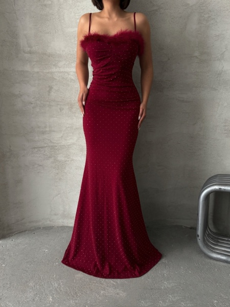 Rochie eleganta lunga accesorizata cu strasuri si puf