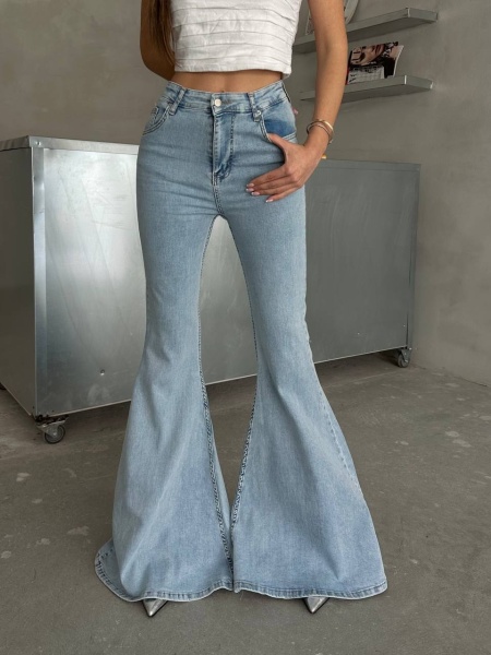 Blugi elastici extra evazati