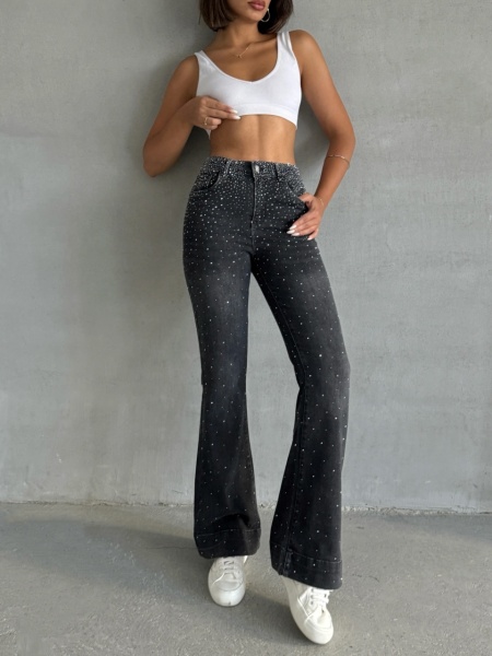 Blugi evazati elastici accesorizati cu strasuri si tiv lat