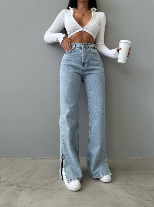 Blugi evazati desfacuti pe lateral