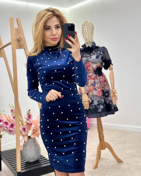 Rochie din catifea cu perle