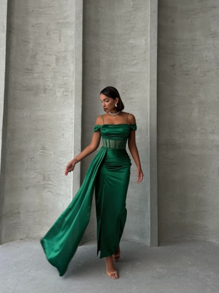 Rochie eleganta lunga cu detaliu transparent