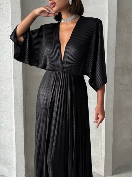 Rochie eleganta lunga plisata cu aspect lucios