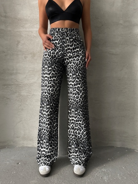 Blugi evazati animal print - Img 2