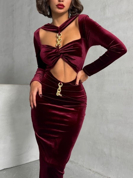 Rochie din catifea accesorizata cu lant