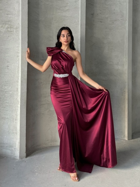 Rochie eleganta lunga cu accesoriu curea
