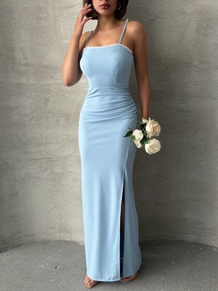 Rochie eleganta lunga cu bretele accesorizata cu perle