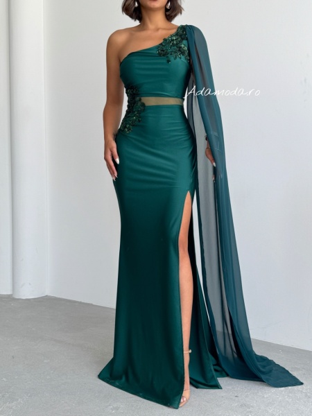 Rochie lunga eleganta cu detalii din paiete si trena fluida pe maneca