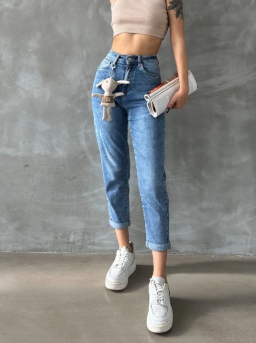 Blugi mom fit elastici cu zgarieturi