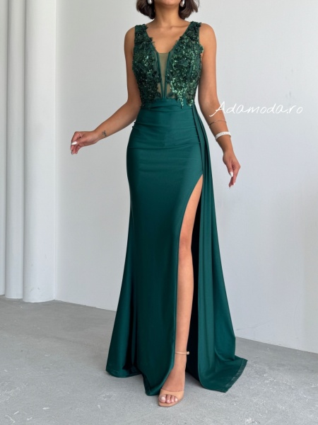 Rochie lunga eleganta cu detalii din paiete