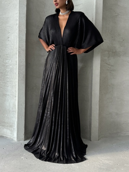 Rochie eleganta lunga plisata cu aspect lucios