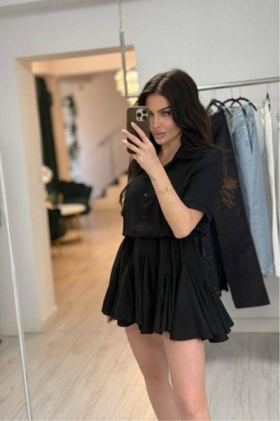 Rochie scurta cu nasturi si volane