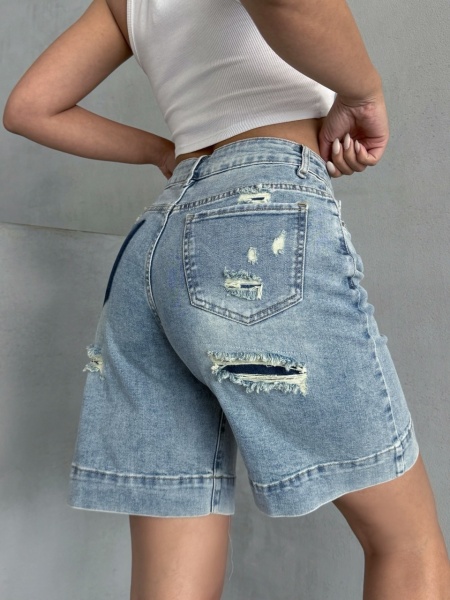 Blugi scurti cu design rupturi spate